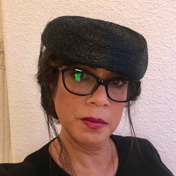 Simple yet elegant hat - Picture 5 of 7